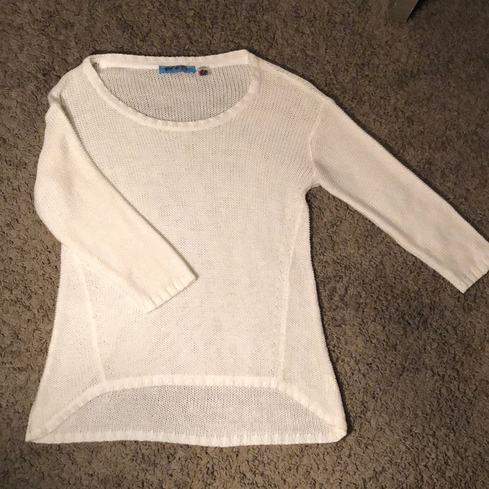 WHITE SWEATER